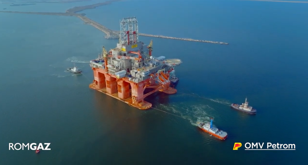 A Transocean Barents útban a Neptun Deep gázmezőre